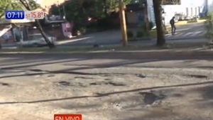 Intransitable avenida Mariscal López pone en riesgo a transeúntes - Noticias Paraguay