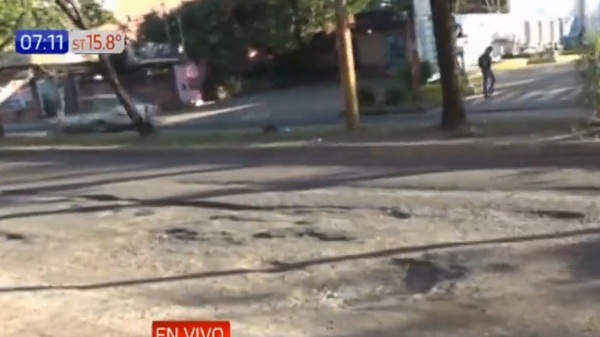 Intransitable avenida Mariscal López pone en riesgo a transeúntes - Noticias Paraguay