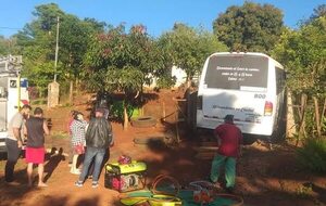 Chofer muere tras caerle encima un bus que intentó reparar - ABC en el Este - ABC Color
