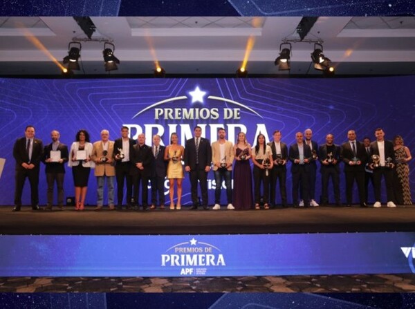 Asociación Paraguaya de Fútbol distinguió a los destacados de la temporada 2022 - .::Agencia IP::.