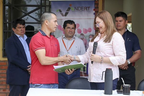Presidenta del INDERT entregó más de 130 adjudicaciones de tierra a familias campesinas de la colonia Santa Lucía