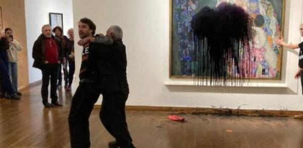 Diario HOY | Ambientalistas rocían con líquido negro una obra maestra de Klimt en museo de Viena