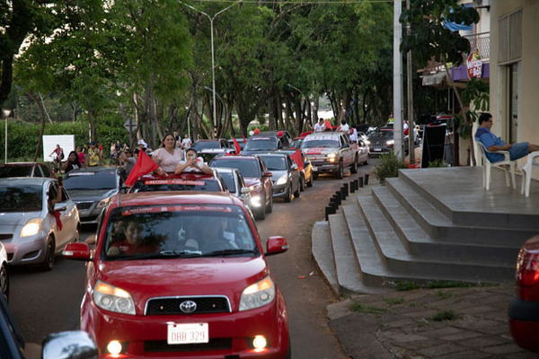 Candidato a gobernador oficialista inició una serie de caravanas en el Este del país | DIARIO PRIMERA PLANA