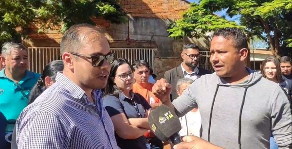 Otro populismo mentiroso de Prieto: Promete regalar plaza a vecinos