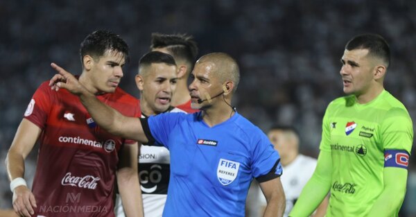 Éber Aquino se refirió a las jugadas más polémicas de Olimpia-Nacional
