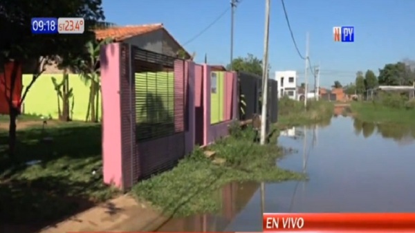 Calles completamente inundadas en Luque - Noticias Paraguay