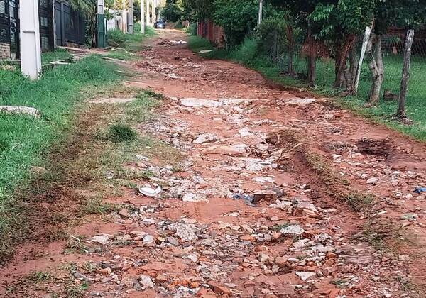 Caminos vecinales en deplorables condiciones en Luque •