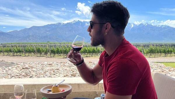 Crónica / El "Tito" campeón sigue brindando, ahora haciendo "La ruta del vino"