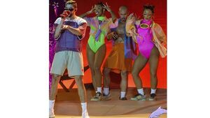 Investigan miles de entradas falsificadas para show de Bad Bunny en Paraguay - Revista PLUS