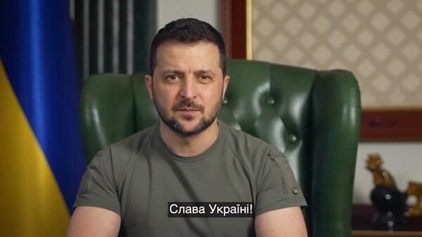 Volodímir Zelensky: "Es el momento en el que la guerra debe y puede ser parada" - Revista PLUS