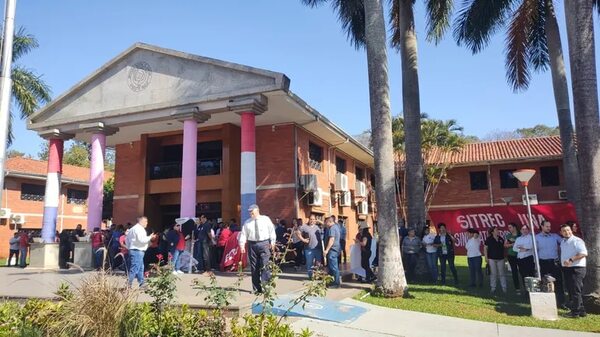 Nivelación salarial: funcionarios de la UNA piden que ajuste del 2023 sea en un solo pago - Nacionales - ABC Color