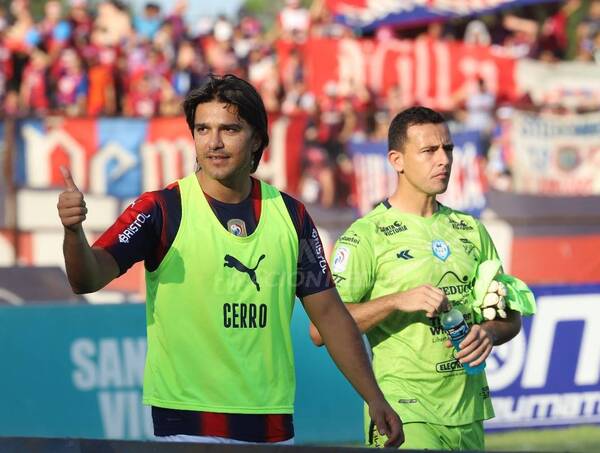 Crónica / [VIDEO] ¿Hay posibilidades de salir de Cerro?: “Posibilidades siempre existen para un Nº 9”