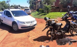 Motociclista sufrió lesiones tras chocar contra una camioneta