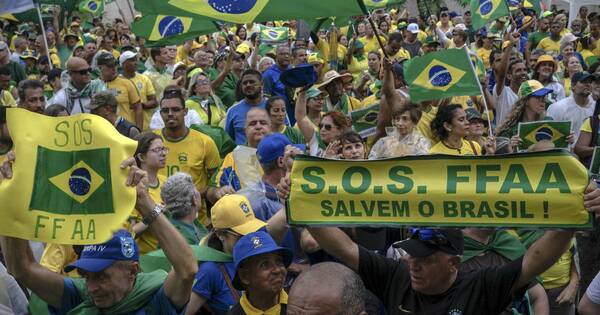 La Nación / Brasil: Miles protestan contra victoria de Luiz Inácio Lula da Silva