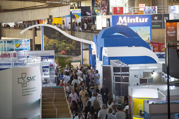México y Cuba escenifican su acercamiento total en la Feria de La Habana - MarketData