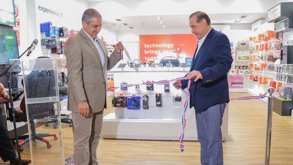 RadioShack abre su cuarta tienda, en San Lorenzo