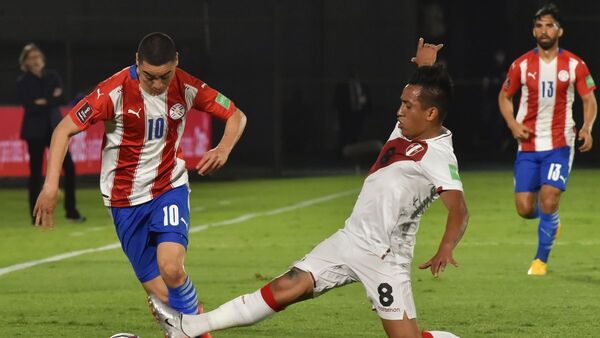Paraguay enfrenta a Perú en Lima