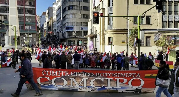 Recrudecen las protestas en Bolivia: Tarija, Chuquisaca y Potosí se suman a la huelga en Santa Cruz - Informatepy.com