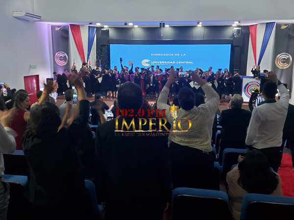 UCP entregó títulos a nuevos egresados médicos - Radio Imperio