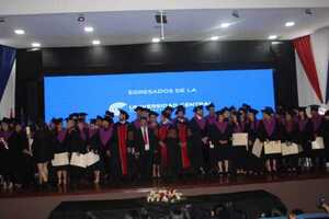 113 egresan de la Universidad Central del Paraguay