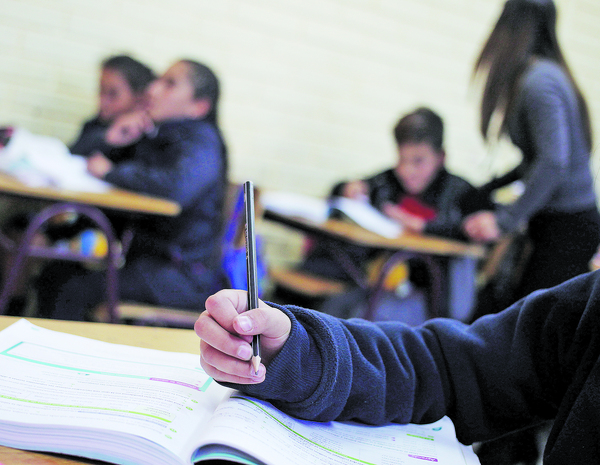 Colegios no pueden negar exámenes ni retener libretas por mora con las cuotas | OnLivePy