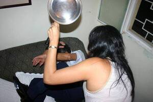 Crónica / Puso los "cuernos", la pillaron y garroteó a su concu