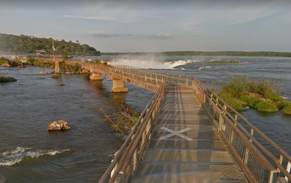 Cataratas: Hace un mes que pasarela a la “Garganta del Diablo” está clausurada - La Clave