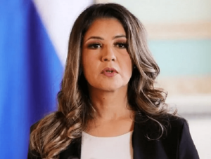 Cecilia Pérez renuncia a su cargo de ministra tras postularse para fiscala general · Radio Monumental 1080 AM