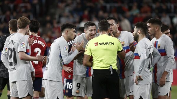 Tres partidos de suspensión a Lewandowski y cuatro a Piqué