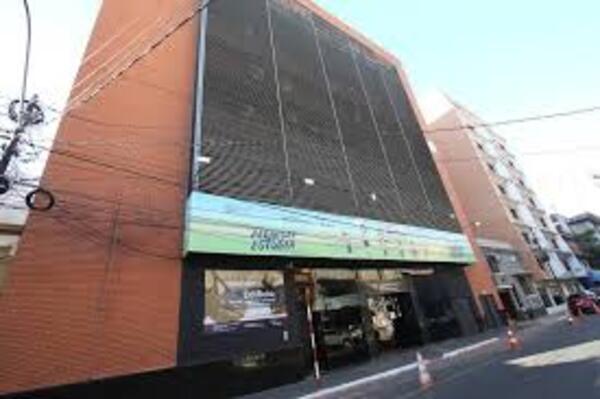 MEC insta a denunciar a colegios que no dejen rendir por mora con las cuotas