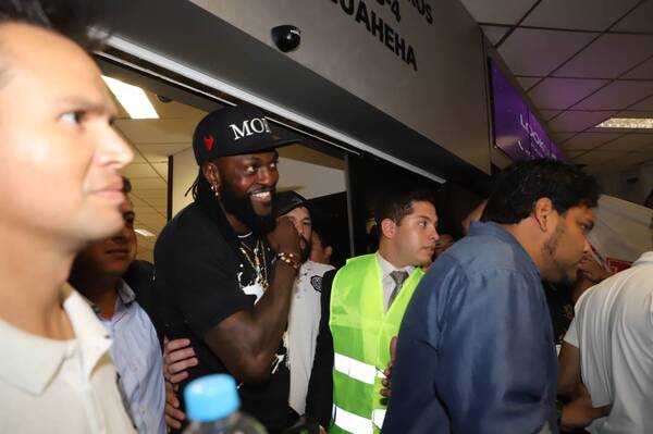 Crónica / Estuvo de acuerdo con fichar a Adebayor porque Olimpia estaba para pelear por la Libertadores