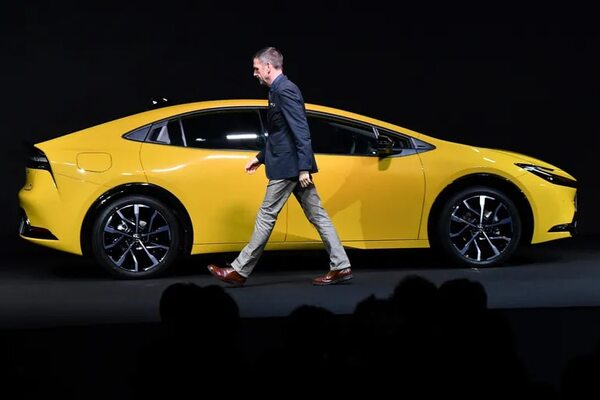Toyota presenta su nuevo Prius en medio del debate sobre los automóviles híbridos - Tecnología - ABC Color