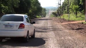 Avanzan los trabajos para asfaltar camino que pasa frente al CERESO