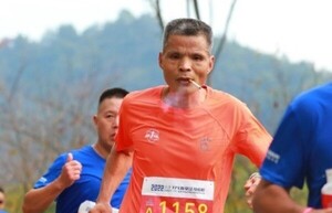 Tío Chen corre un Maratón en 3:28 mientras fuma