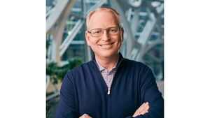 Dave Limp, jefe de hardware de Amazon anuncia despidos a empleados de dispositivos y servicios - Revista PLUS