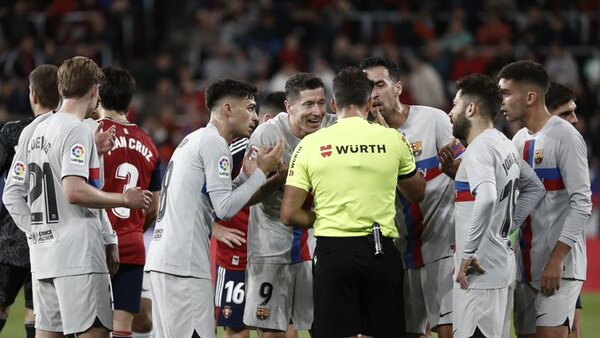 Tres partidos de suspensión a Lewandowski y cuatro a Piqué