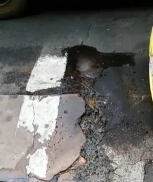 Una parte de la calle se está hundiendo - Crónicas Ciudadanas - ABC Color
