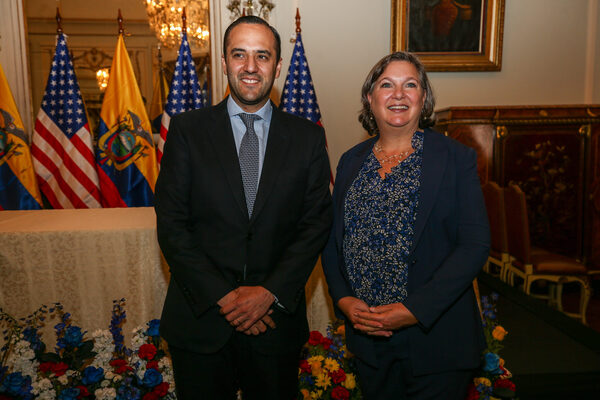Ecuador y EE.UU. firman el Acuerdo de Cielos Abiertos que impulsa el transporte aéreo - MarketData
