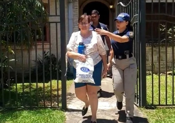 Luego de 15 años, exfiscala quedó detenida por “quebrantamiento de depósito” - trece
