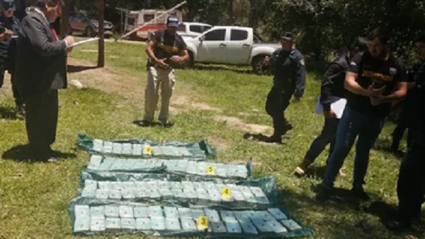 Hallan 170 kilos de cocaína de camioneta abandonada en Guairá - Noticiero Paraguay