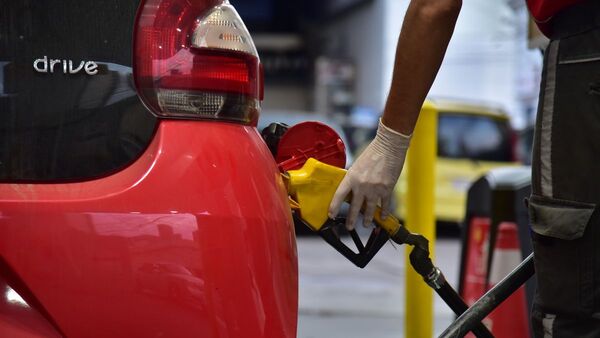 Emblemas privados bajan el precio de sus naftas en G. 300 por litro