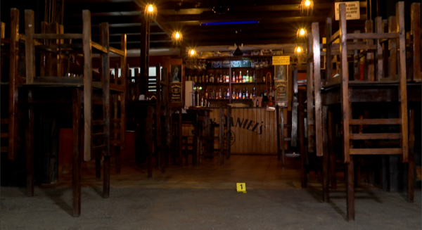 Violento asalto a un bar de Villa Elisa: Malvivientes rociaron con balas el local - Unicanal