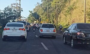 Lento tránsito por obras en ruta Py 02