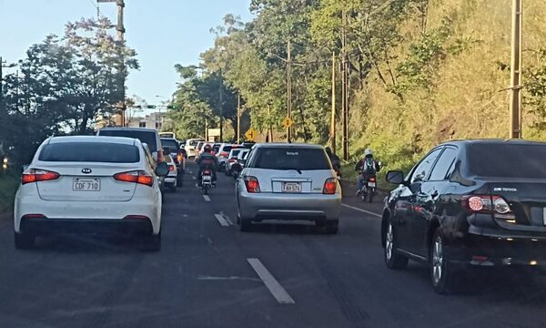 Lento tránsito por obras en ruta Py 02