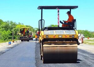 Labores de pavimentación asfáltica registran 76% de avance en Ñeembucú - .::Agencia IP::.