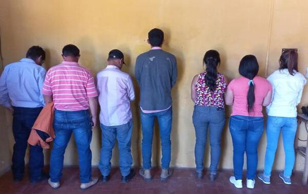 Detienen a siete personas por la presunta tala y quema de bosques en Carayaó – Prensa 5