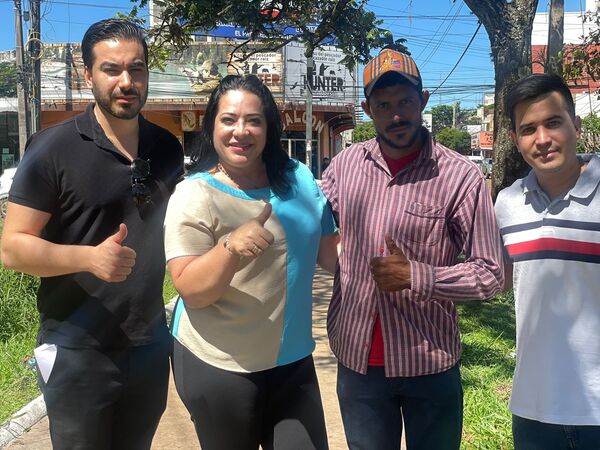 Acevedo y Zulma asisten a poblador de María Auxiliadora afectado por desborde del río Aquidabán