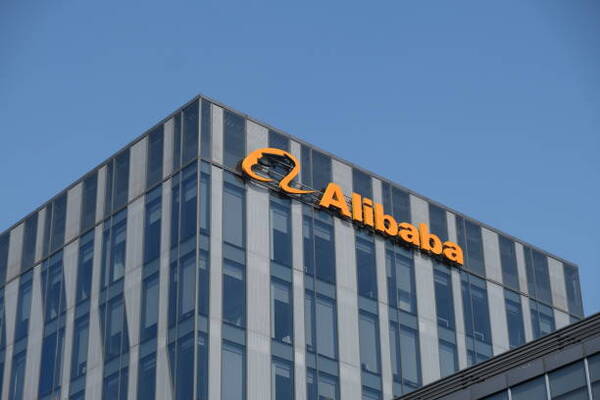 Los beneficios de la china Alibaba caen un 96% en su primer semestre fiscal - Revista PLUS