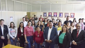 40 ESTUDIANTES UNIVERSITARIOS DEL VII DEPARTAMENTO RECIBIERON APORTES ECONÓMICOS POR PARTE DE LA GOBERNACIÓN DE ITAPÚA