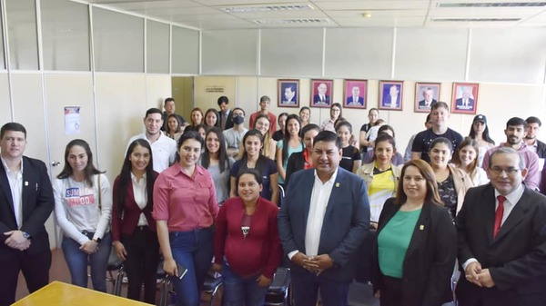40 ESTUDIANTES UNIVERSITARIOS DEL VII DEPARTAMENTO RECIBIERON APORTES ECONÓMICOS POR PARTE DE LA GOBERNACIÓN DE ITAPÚA